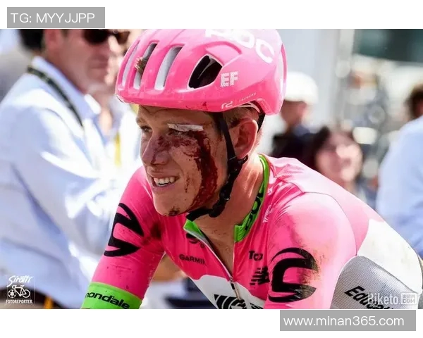 足球明星遭遇意外撞击却依然微笑展现乐观态度引发热议